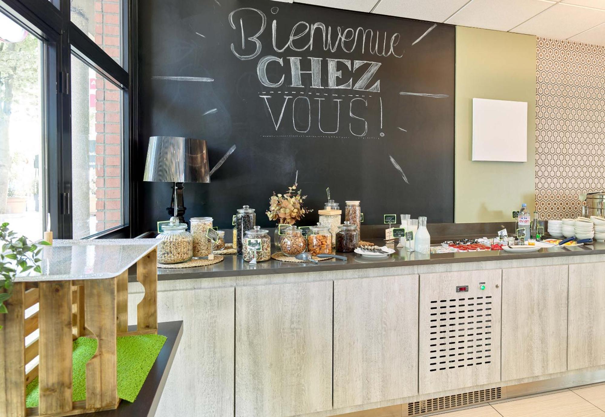 B&B Hotel Saint-Quentin-En-Yvelines Centre Gare 4 Etoiles Montigny-le-Bretonneux Dış mekan fotoğraf