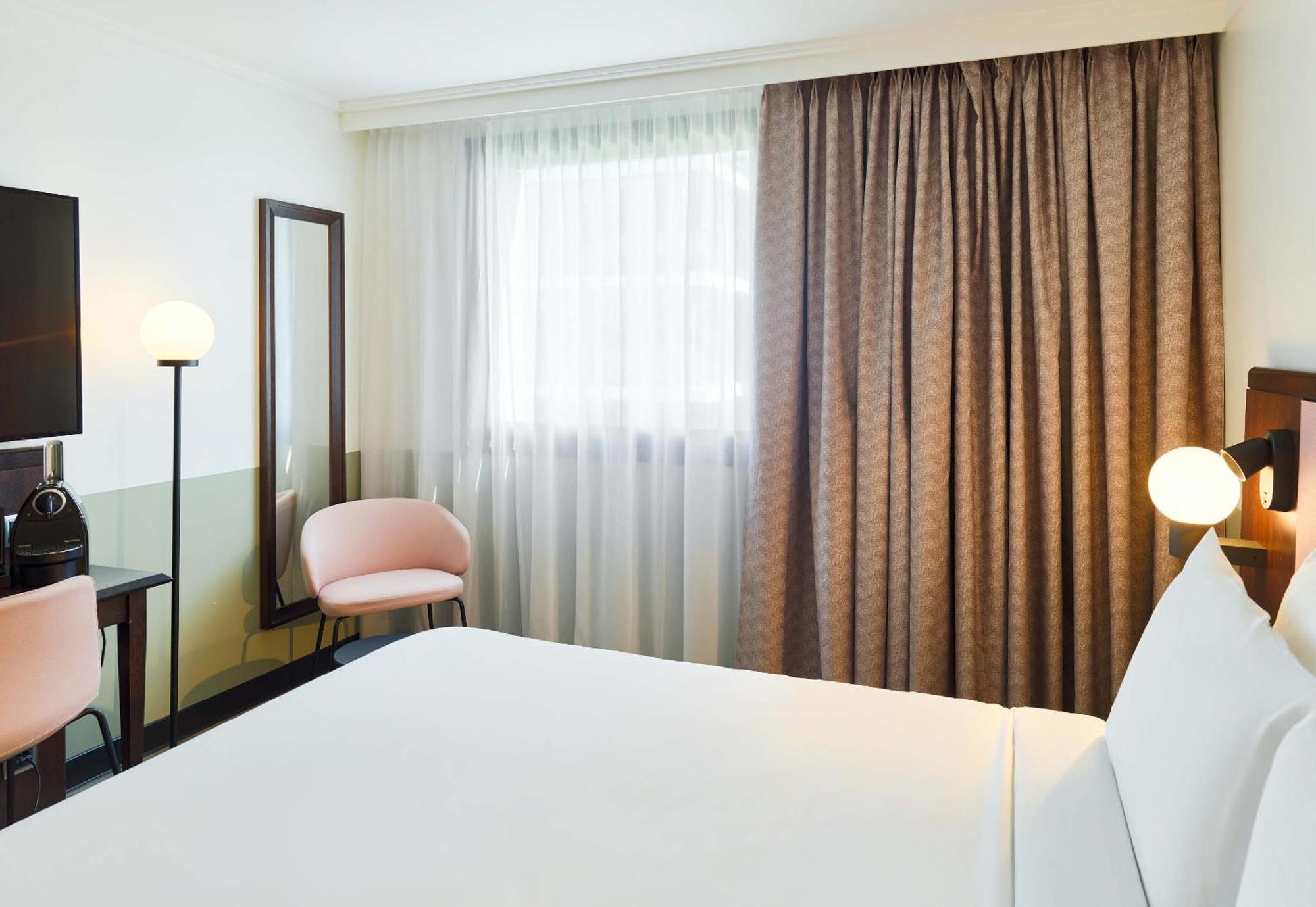 B&B Hotel Saint-Quentin-En-Yvelines Centre Gare 4 Etoiles Montigny-le-Bretonneux Dış mekan fotoğraf